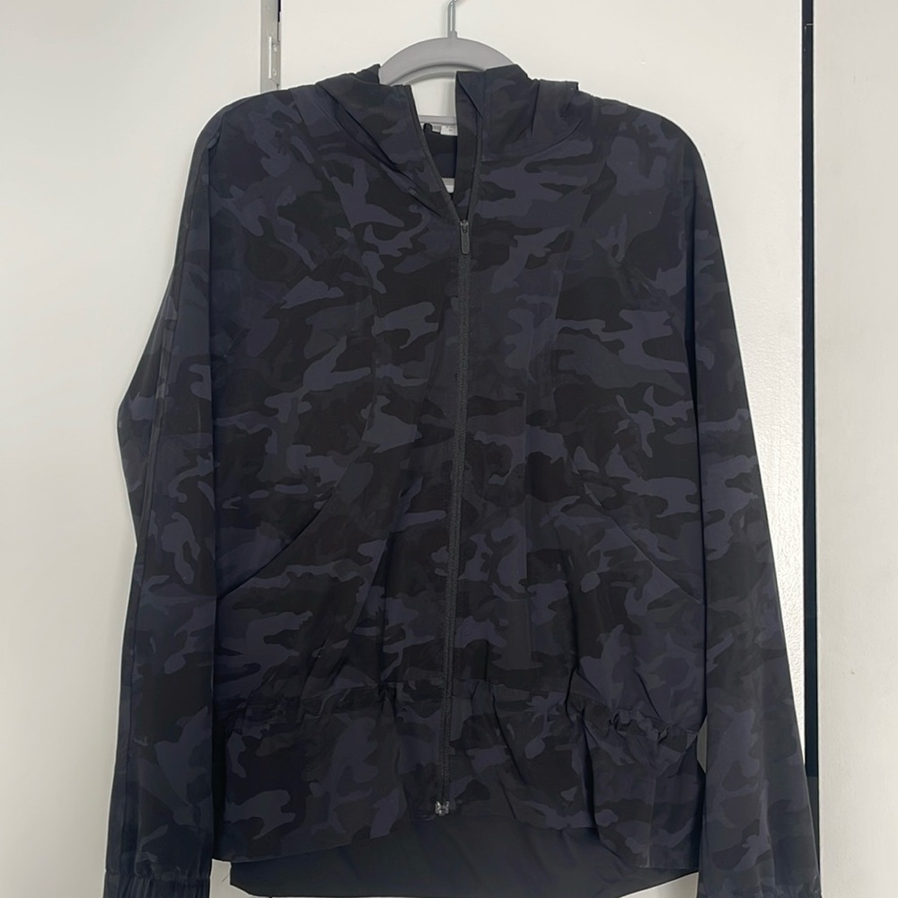 Women’s Lululemon Dark Camouflage Zip-Up Hooded Rain Jacket